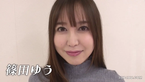 室内 · 温柔 · 面部特写 · 灰色高领毛衣