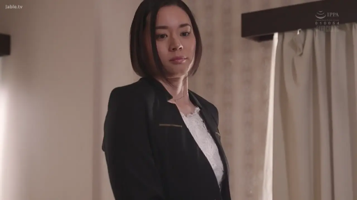 室内 · 站立 · 半身 · 注视 · 熟女 · 冷淡 · 黑色西装