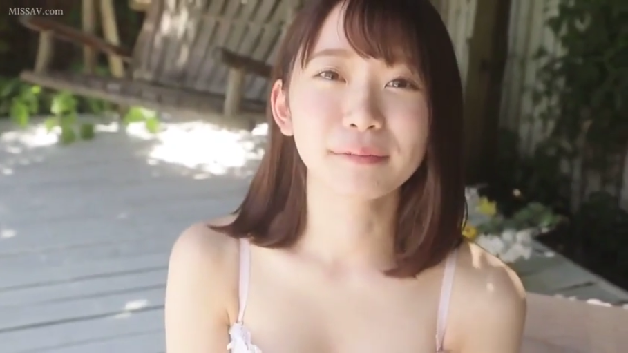 温柔 · 肩颈特写 · 蕾丝文胸 · 自然光 · 户外露台