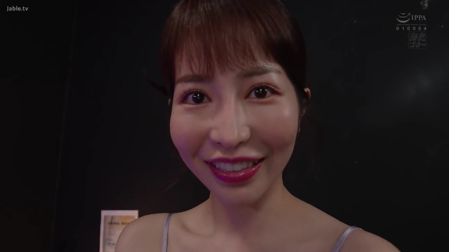 展示 · 上半身特写 · 透视 · 侧站 · 紫色蕾丝睡裙 · 暗影棚 · 开怀