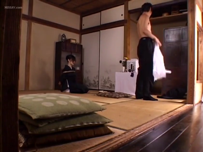 和室 · 裸露上身 · 粗绳 · 沉默 · 女子上半身捆绑细节