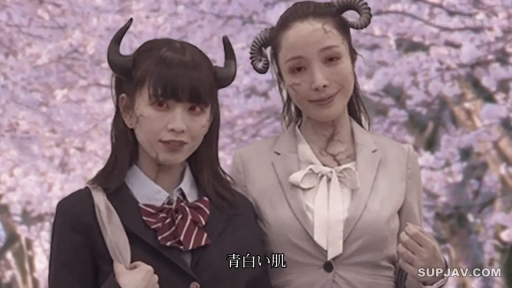 角色扮演 · 微笑 · 半身 · OL制服 · 户外 · 注视镜头 · 并排站立 · 恶魔角