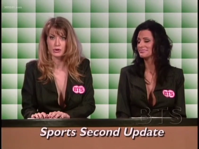 坐姿 · 办公桌 · 微笑 · 半身 · 双人 · 演播室 · 播报 · 真空西装