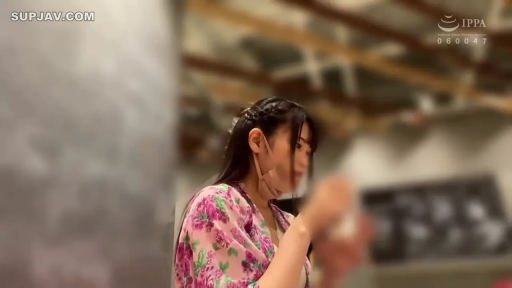 室内 · 坐姿 · 侧脸 · 碎花和服