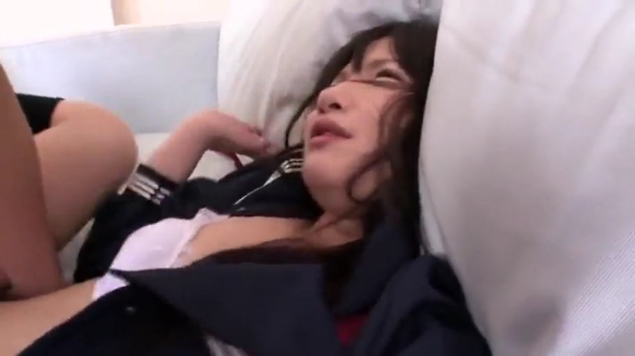沙发 · 面部特写 · 神情迷乱 · 日式水手服 · 性交