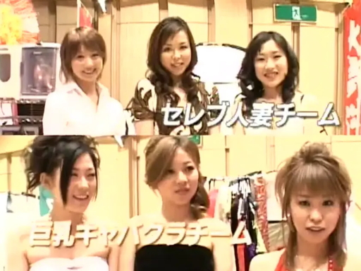 室内 · 中景 · 站姿 · 微笑 · 面对镜头 · 连衣裙