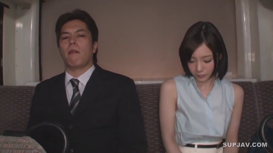 中景 · 自然 · 并排坐 · 无袖衫 · 痴汉 · 公交车 · 坐着