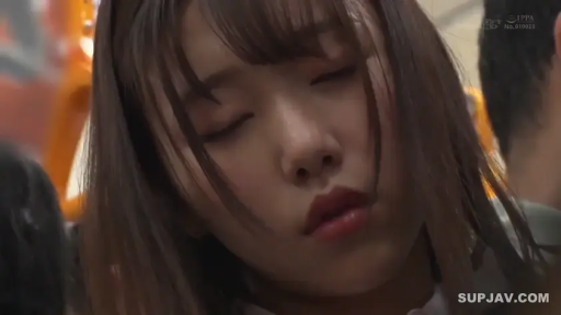 脸部特写 · 站姿 · 闭眼 · 扶手 · 便服 · 痴汉 · 电车 · 昏睡