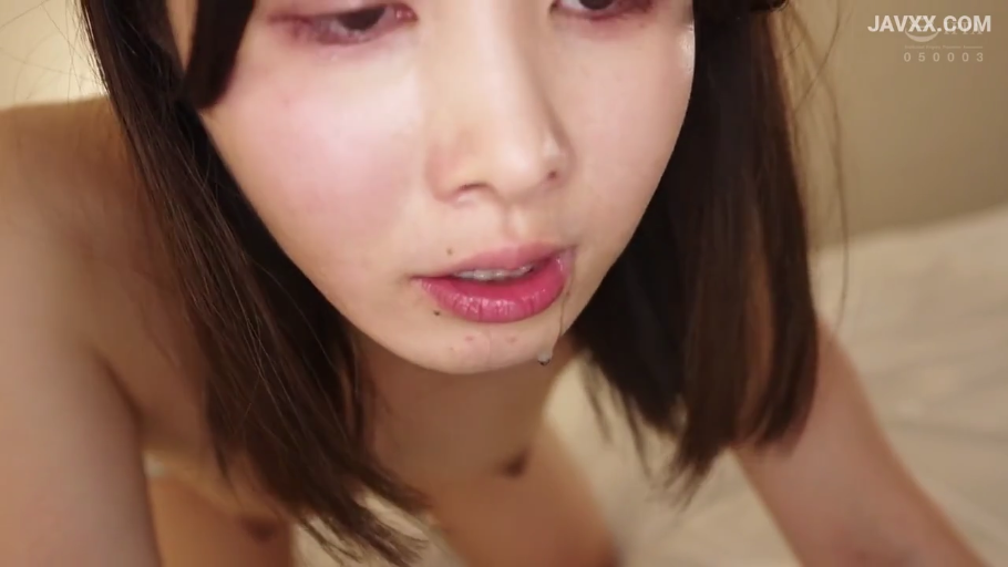 床上 · 嘴角精液特写 · 裸体 · 目光涣散 · 口交结束 · 嘴边残留精液