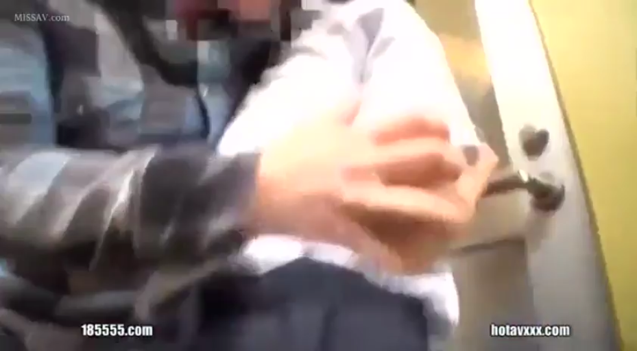 专注 · 深色制服裙 · 室内走廊 · 男性生殖器 · 手淫