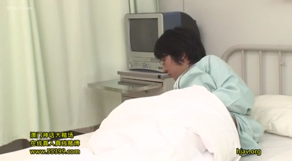 电视机 · 专注 · 后入式 · 医院病房 · 病房环境 · 浅绿色病人服