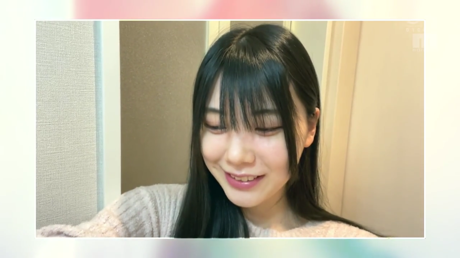 室内 · 脸部特写 · 害羞 · 画质清晰 · 淡粉色毛衣