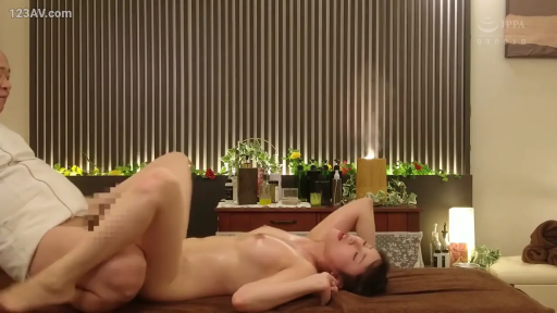 性交 · 全裸 · 按摩床 · 马赛克 · 享受 · 仰卧抬腿 · 按摩店