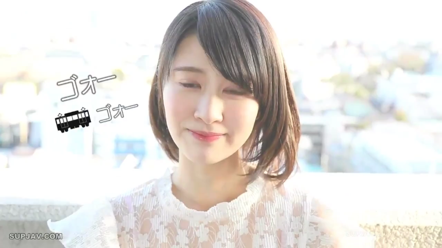 温柔 · 面部特写 · 室外露台 · 白色蕾丝镂空上衣 · 电车声效字幕