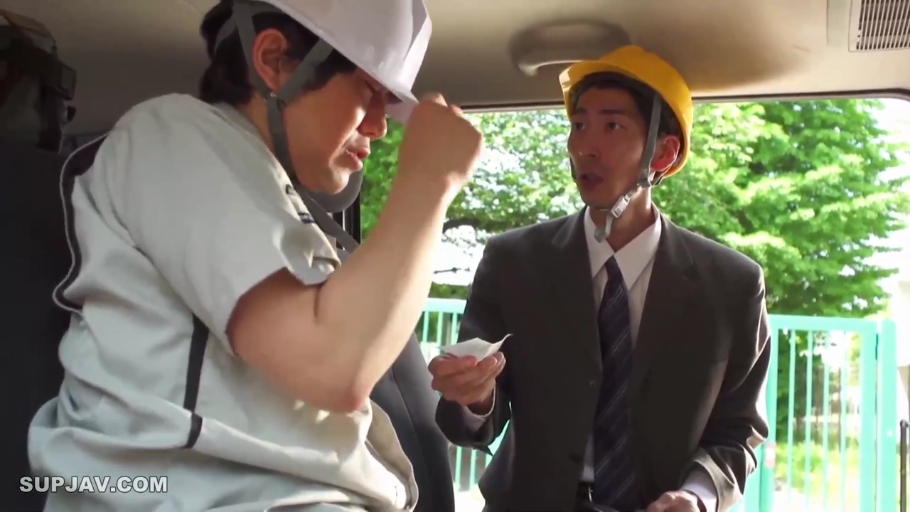 讨论 · 车内 · 安全帽 · 白色安全帽