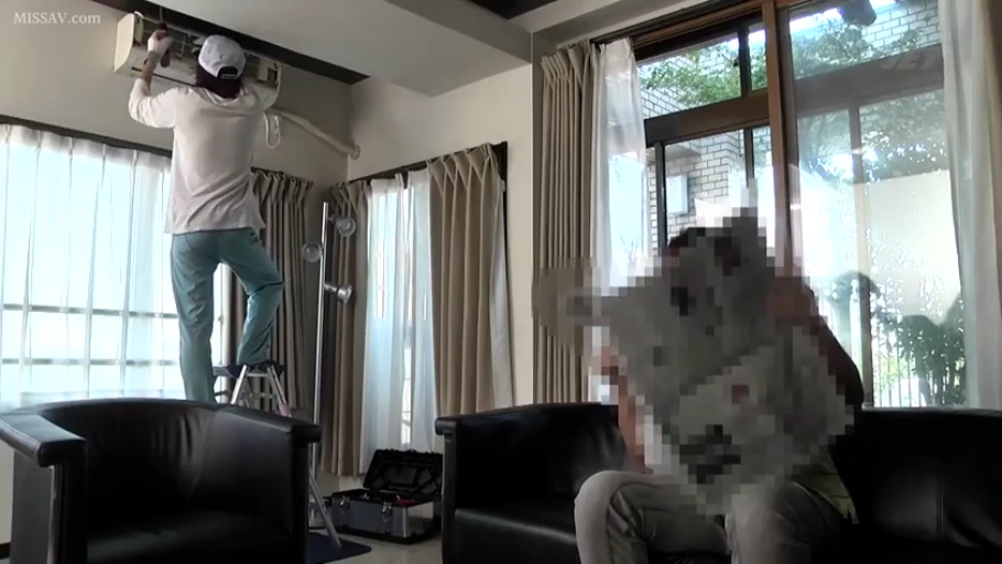 站立 · 客厅 · 休闲装 · 远景 · 梯子 · 维修 · 修理工主题