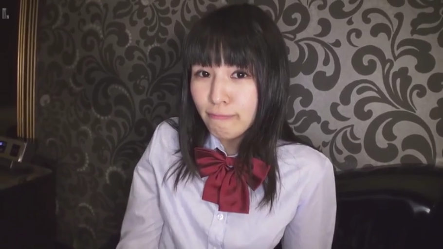 室内 · 坐姿 · 脸部特写 · 注视 · JK制服 · 齐刘海 · 撇嘴