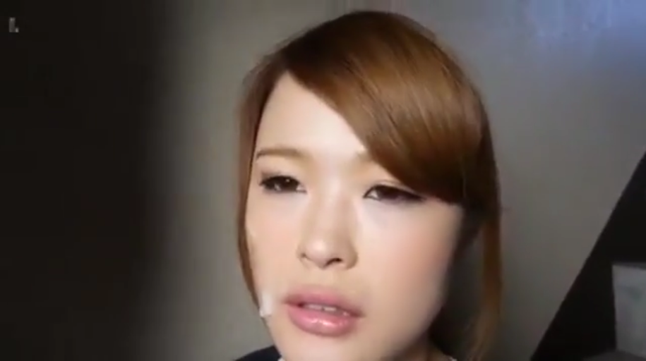 室内 · 脸部特写 · 嘴唇微张 · 颜射 · 脸上有精液痕迹