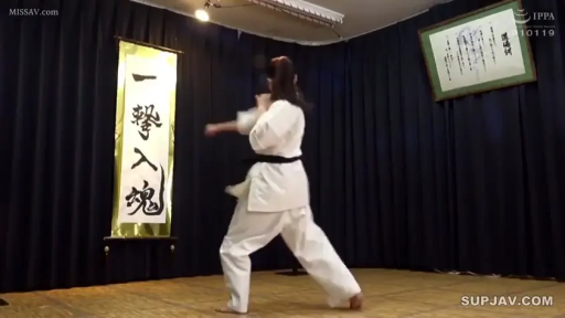 集中 · 室内道场 · 白色空手道服 · 空手道服