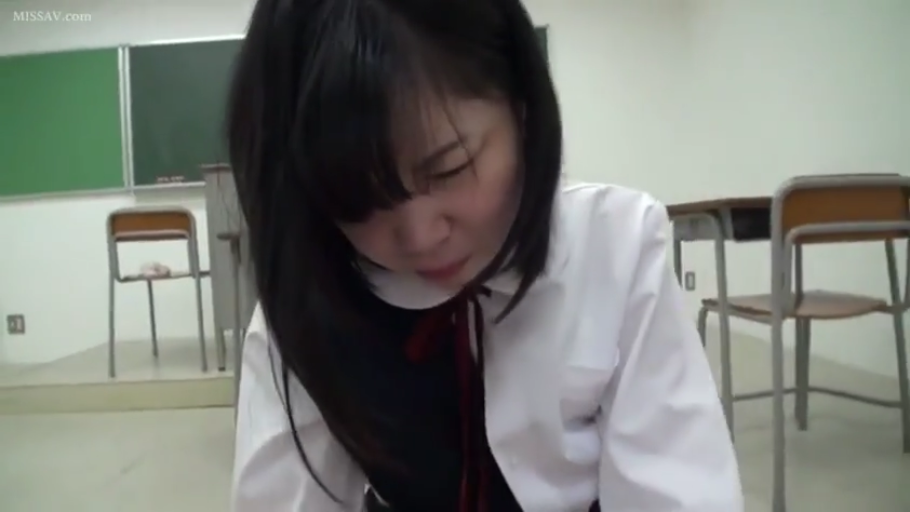 校服 · 教室 · 蹲姿 · 半身