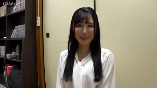 书房 · 温柔 · 白色衬衫 · 顔のクローズアップ