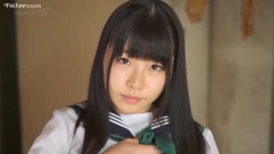 室内 · 脸部特写 · 凝视 · 水手服 · 正面