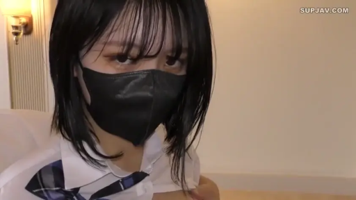 室内 · 俯身 · 脸部特写 · 诱惑 · JK制服 · 短发 · 凝视镜头 · 黑色口罩