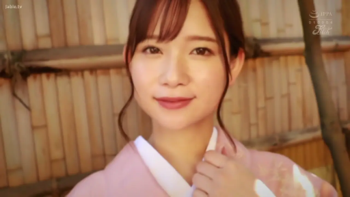 微笑 · 面部特写 · 户外 · 日系 · 正面 · 和服 · 整理衣领