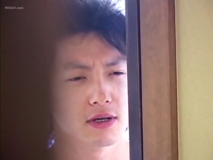 室内 · 面部特写 · 上半身裸露