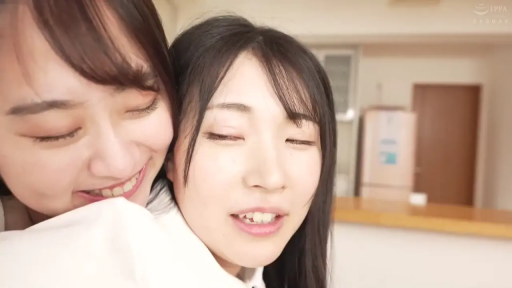 室内 · 脸部特写 · 白色上衣