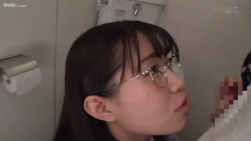眼镜 · 嘴唇微张 · 口交动态 · 卫生间 · 口交 · 职场风上衣