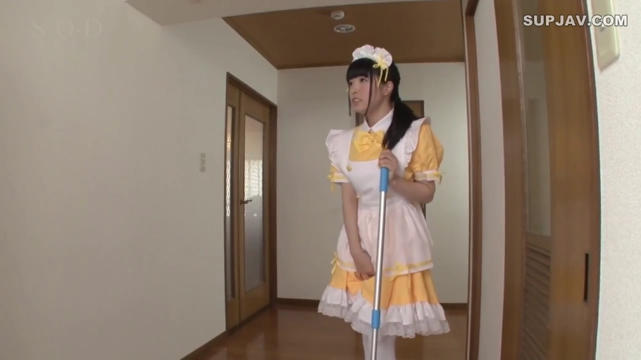 惊讶 · 全身特写 · 室内走廊 · 拖把 · 黄色女仆装 · SOD制片公司水印