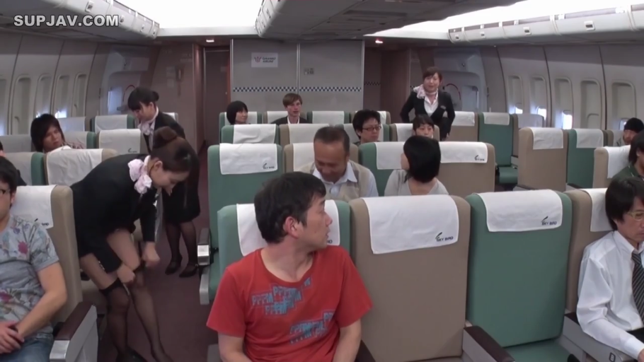 专注 · 弯腰 · 制服诱惑 · 飞机客舱 · 飞机座椅 · 空姐制服 · 整理丝袜