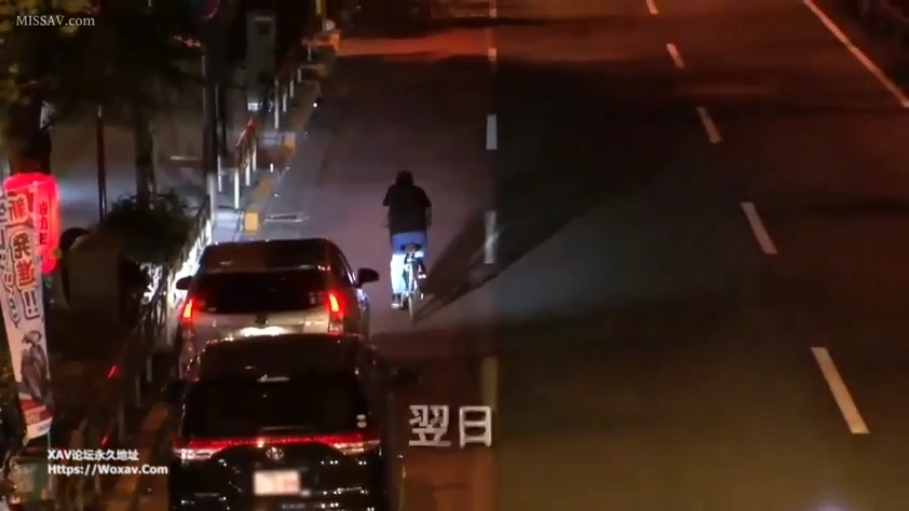 自行车 · 休闲便装 · 马路 · 文字标记：翌日