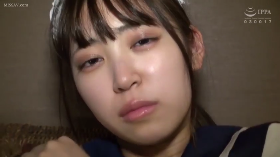 室内 · 女仆装 · 神魂颠倒 · 女仆头饰 · 脸部表情特写 · 脸上有汗渍