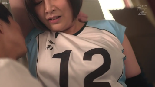 室内 · 角色扮演 · 迷离 · 上半身特写 · 运动服 · 闻腋下 · 靠墙抬手
