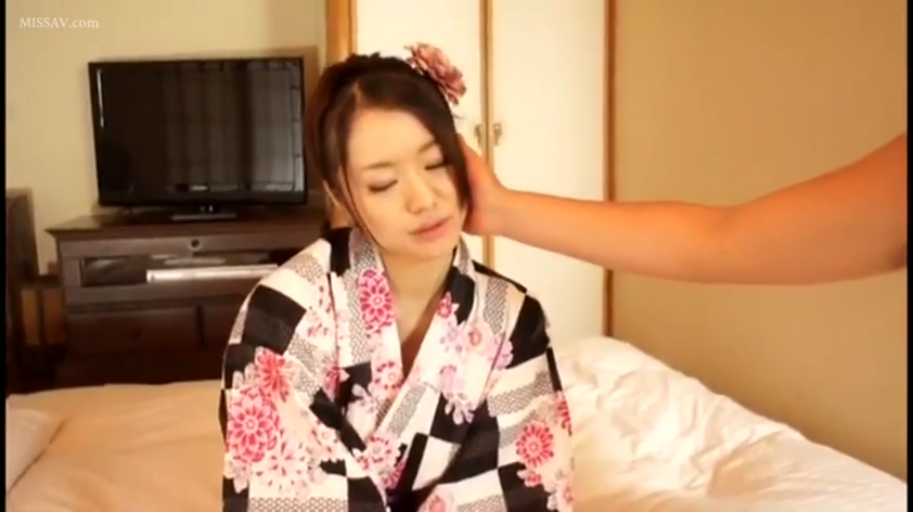 坐姿 · 卧室 · 迷离 · 上半身 · 抚摸 · 和服 · 头饰 · MISSAV