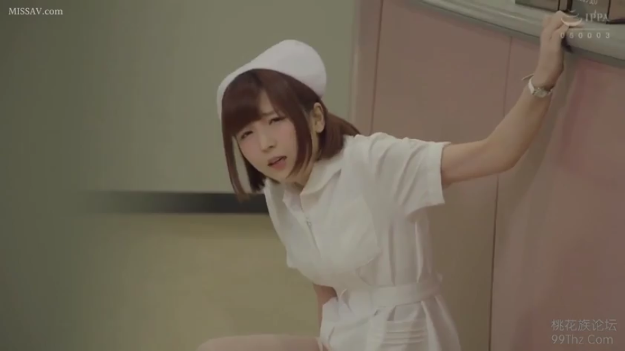 医院 · 护士服 · 中景 · 扶墙