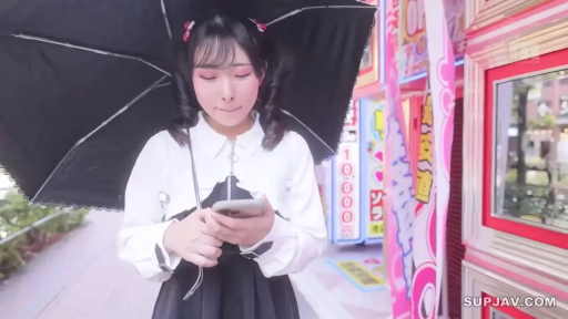 站立 · 自然 · 看手机 · 户外 · 双马尾 · 连衣裙 · 雨伞 · 半身照