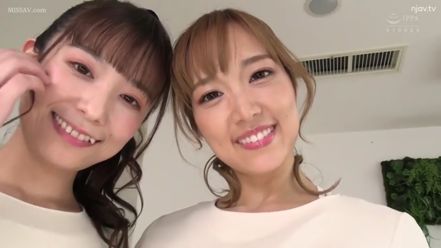 室内 · 脸部特写 · 开朗 · 白色上衣