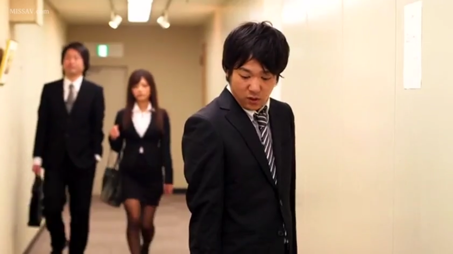 自然 · 职业装 · 走廊 · 行走 · 职场 · 走动 · 公文包