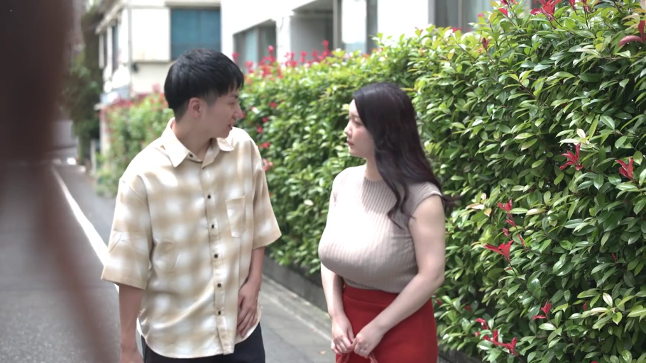 注视 · 路边 · 手提袋 · 男性侧脸 · 女性穿浅色针织紧身上衣配红色裙子