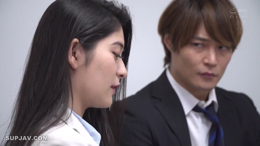 专注 · 办公室 · 蓝领带 · 男子半身特写