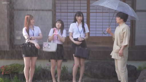交流 · 职场制服 · 雨伞 · 雨中 · 下雨