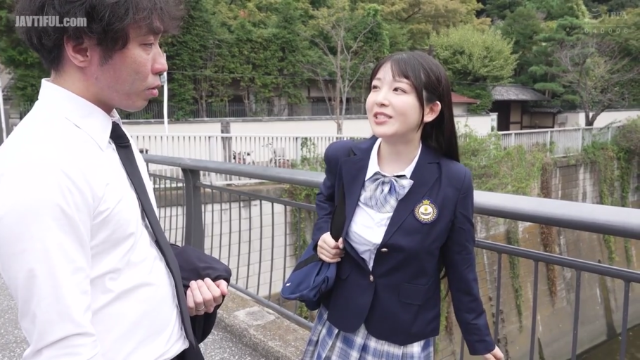 谈笑 · 白衬衫黑领带 · 书包 · 桥边