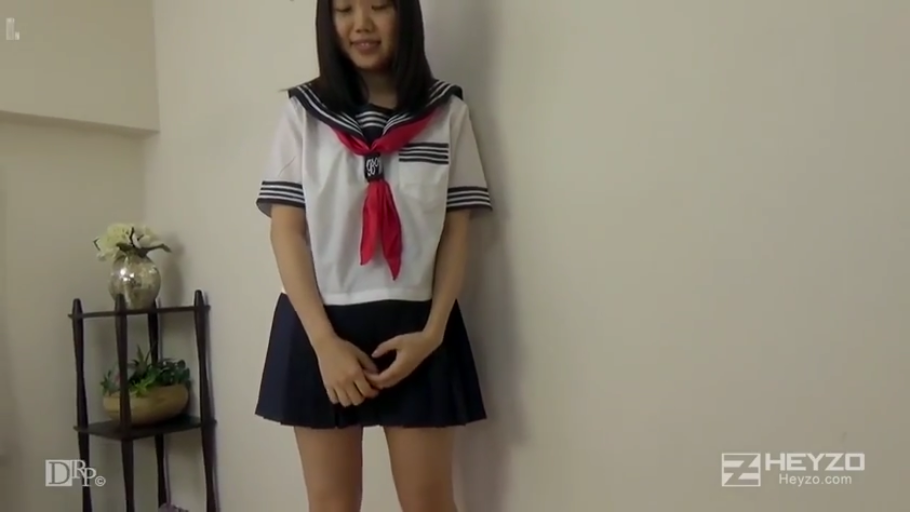房间 · 上半身特写 · 微笑 · 红领巾 · 室内架子