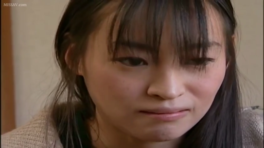 室内 · 脸部 · 毛衣 · 正面