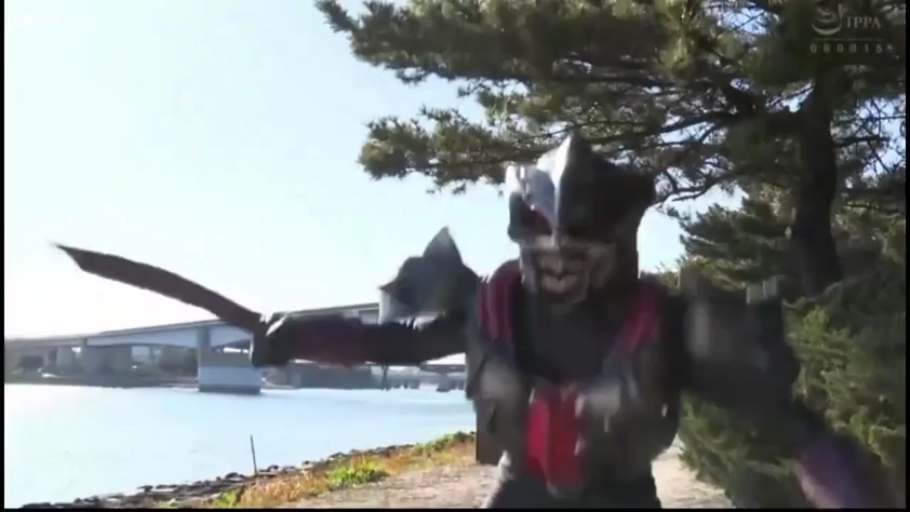 凶狠 · 室外 · 刀剑武器 · 怪人面部特写 · 特摄怪人皮套 · TPPA标志