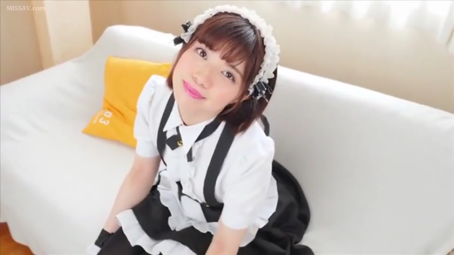 室内 · 坐姿 · 面部 · 角色扮演 · 微笑 · 女仆装 · 凝视 · 头饰