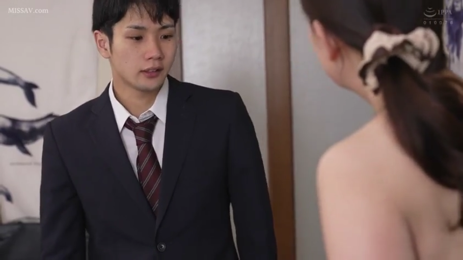 室内 · 集中 · ネクタイ · IPPA标志 · 男子面部特写
